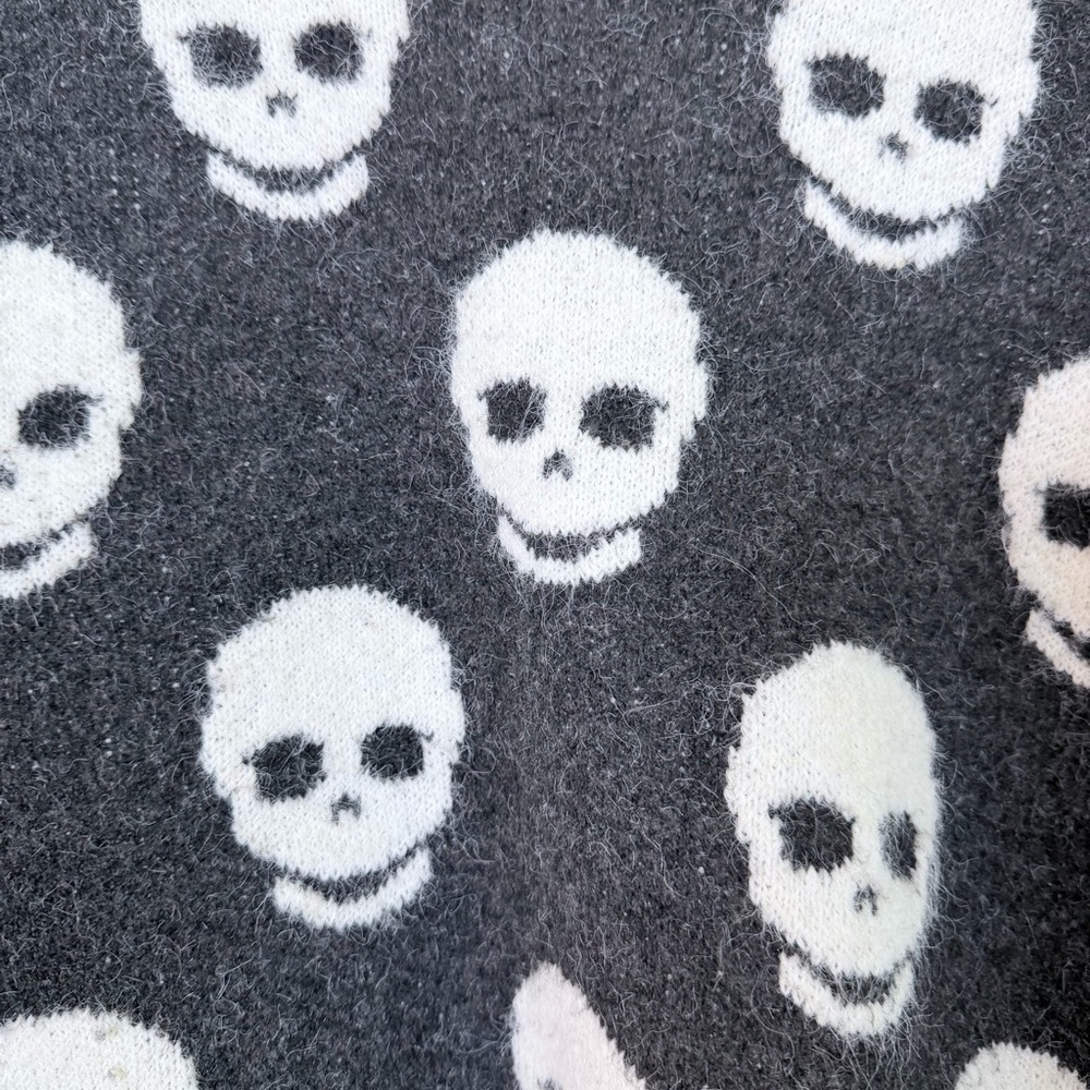 Bobeau Studio B Black White Fuzzy Skull Crewneck Whimsigoth Bohemian Sweater XL - Picture 2 of 7